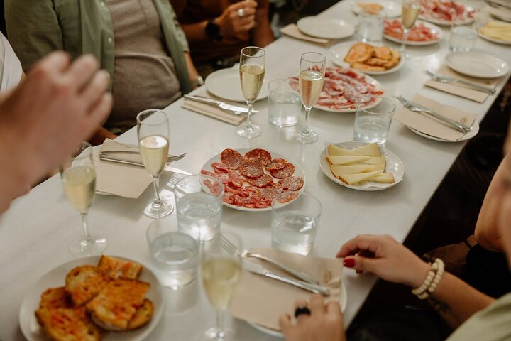 Gothic Quarter Tapas & Wine Crawl